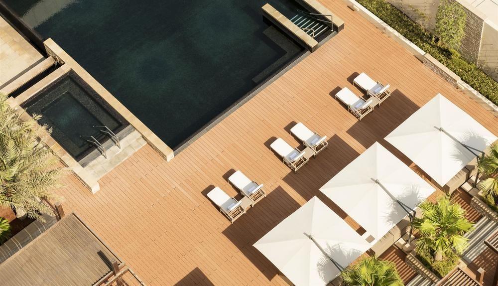 Le Meridien City Centre Bahrain Manama Exterior photo The pool at the hotel