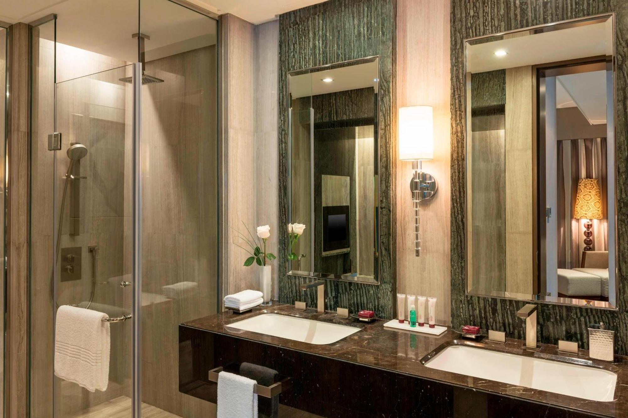 Le Meridien City Centre Bahrain Manama Exterior photo Bathroom