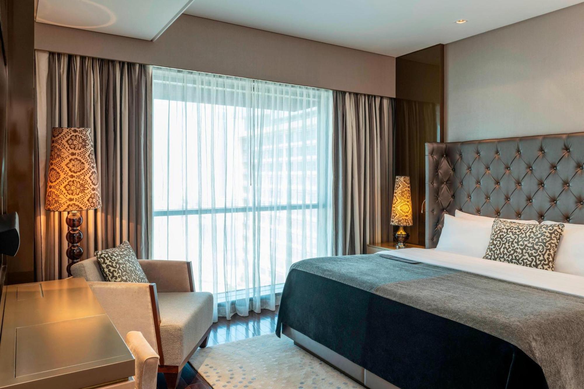 Le Meridien City Centre Bahrain Manama Exterior photo A bedroom at the hotel