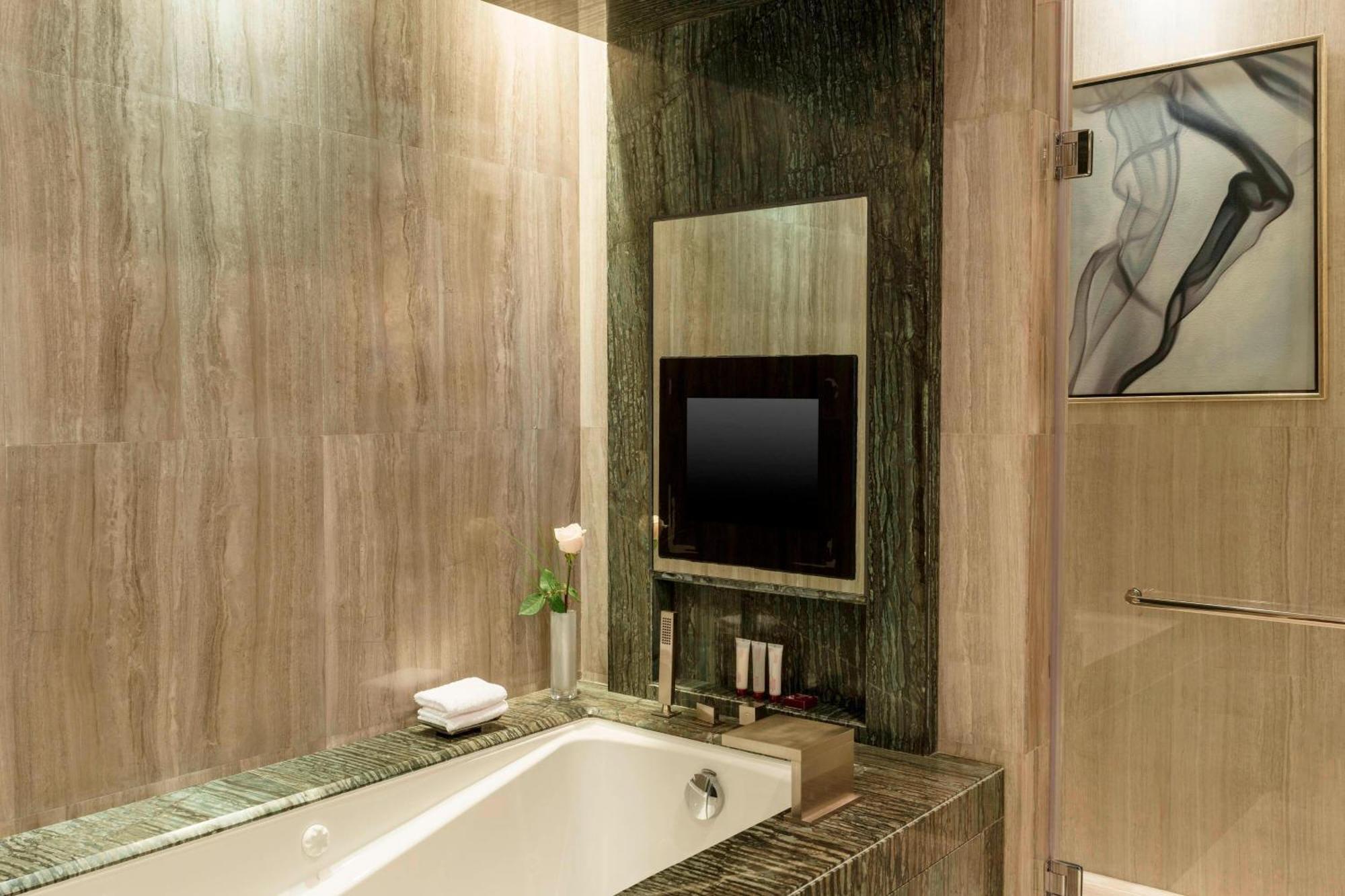 Le Meridien City Centre Bahrain Manama Exterior photo Bathroom
