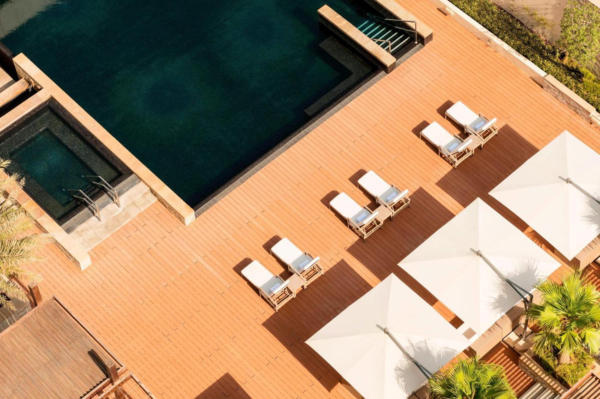 Le Meridien City Centre Bahrain Manama Exterior photo The pool at the hotel